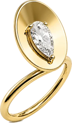 Yellow gold oval ring with pear cut diamond